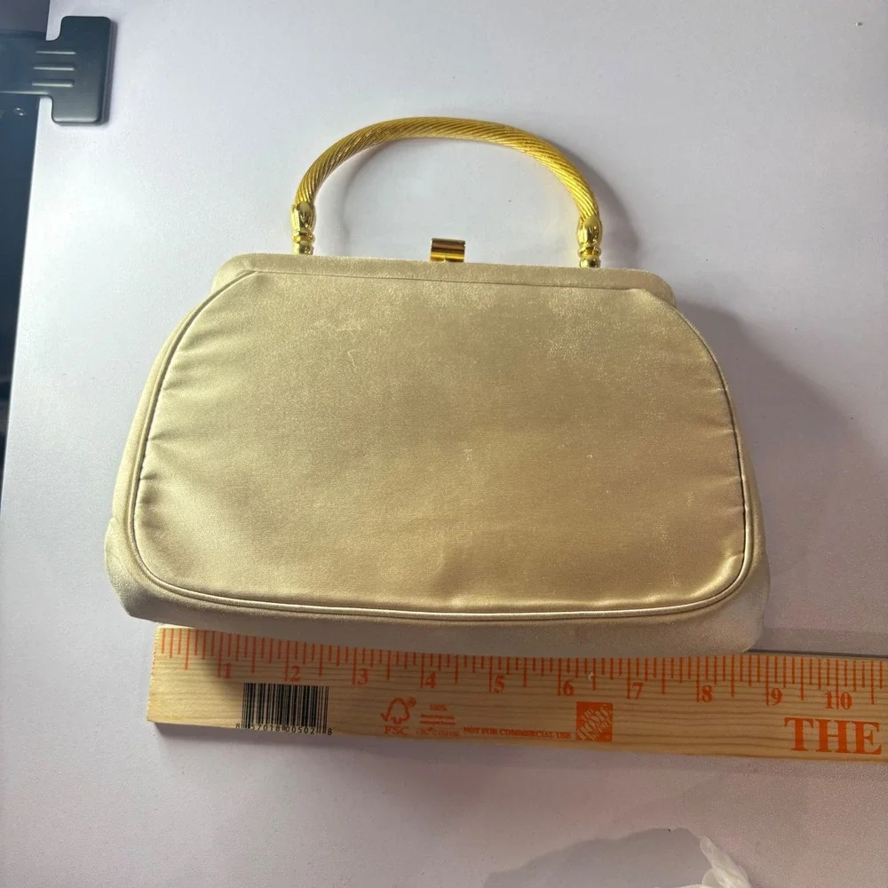 ♾️Vintage Bienen Davis Gold Satin Evening Bag Twisted Metal Handle Frame Purse♾️ - Picture 3 of 13